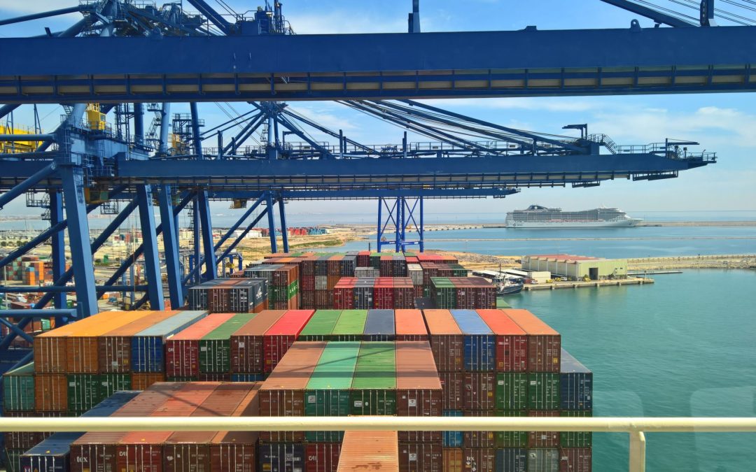 El Puerto de Valencia anota máximos en contenedores de importación y desciende en transbordos
