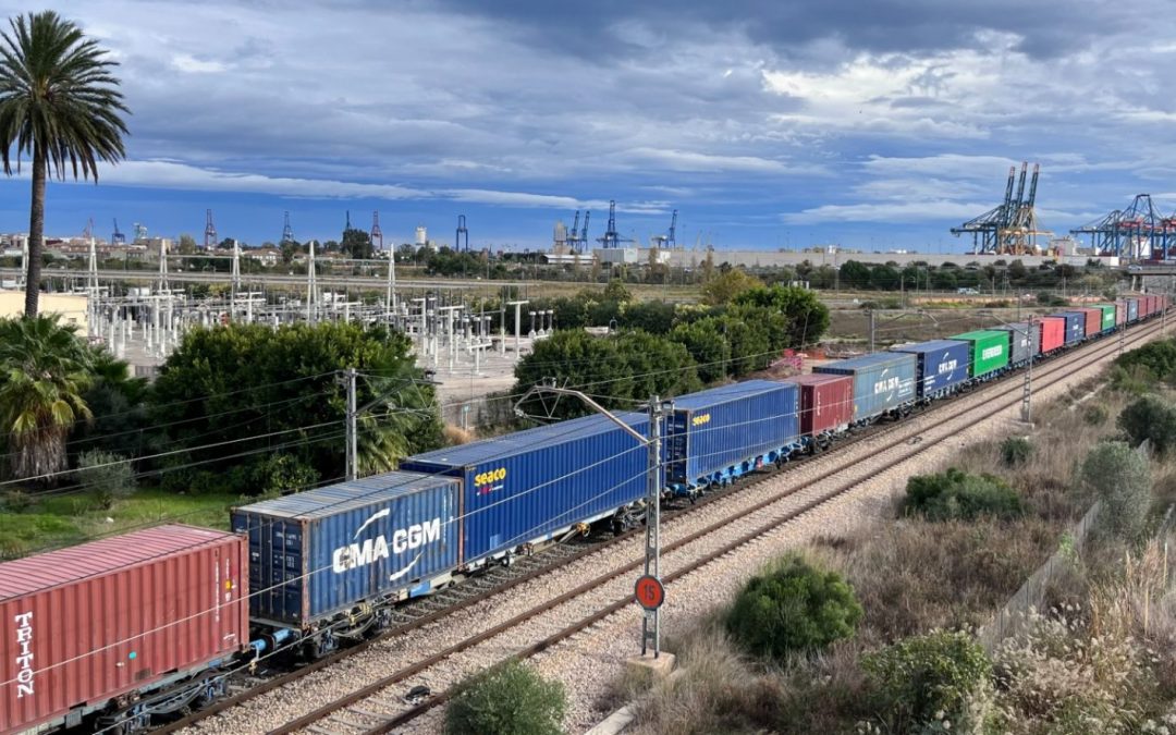 El tráfico de contenedores por tren en el Puerto de Valencia crece un 10 %