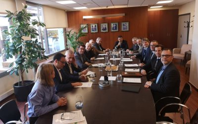 La Asociación de Empresas Estibadoras Portuarias de Barcelona presenta sus servicios al presidente del puerto